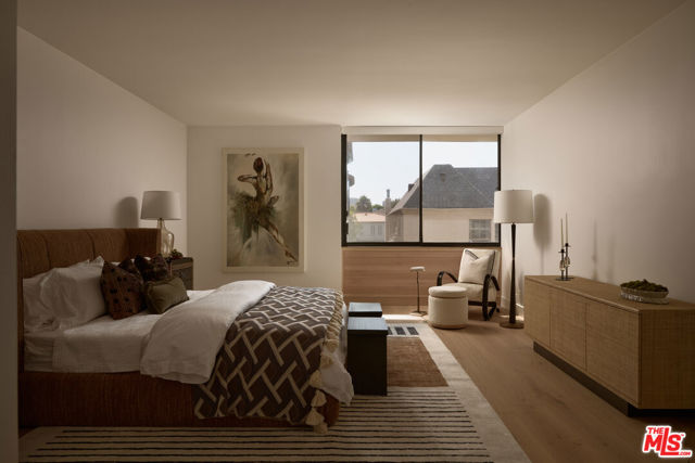 211 S Spalding Drive, Beverly Hills CA: https://media.crmls.org/mediaz/e5ed8a9a-942c-4e15-b512-49402c40b45e.jpg