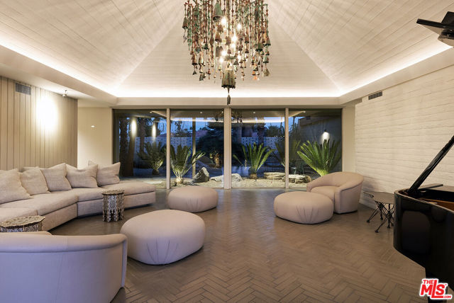 40281 Sand Dune Road, Rancho Mirage CA: https://media.crmls.org/mediaz/e5eda7c8-5fc8-48af-9c31-56229d17dc05.jpg