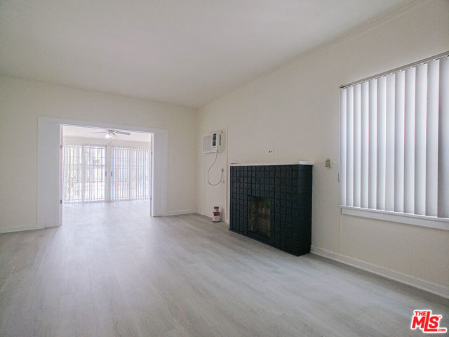336 S Wilton Place, Los Angeles CA: https://media.crmls.org/mediaz/e5edbff6-9e6d-4f7d-a221-5c037b66aa4a.jpg