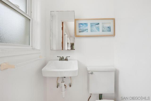 6307 Via Maria, La Jolla CA: https://media.crmls.org/mediaz/e5edd3ce-dad6-4d5d-ac1c-190f4b711e9d.jpg