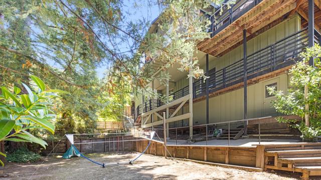 760 La Mesa Drive, Portola Valley CA: https://media.crmls.org/mediaz/e5edea84-c287-4cd8-bece-bb6af963d323.jpg