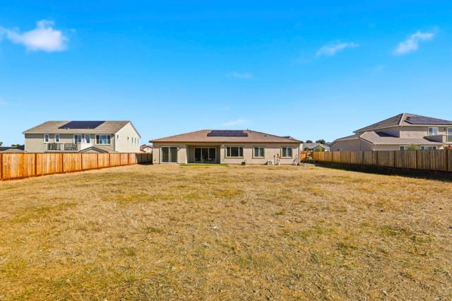 208 Luna Way, Hollister CA: https://media.crmls.org/mediaz/e5edec53-a47b-41b5-afa9-818b70a0c2cd.jpg