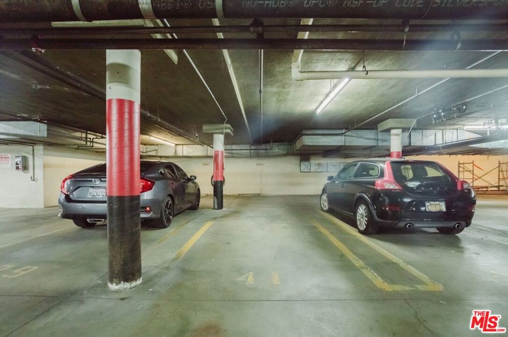 https://media.crmls.org/mediaz/e5edfa81-b84f-40d8-ad3f-c283b2a5e5c0.jpg?preset=X-Large
