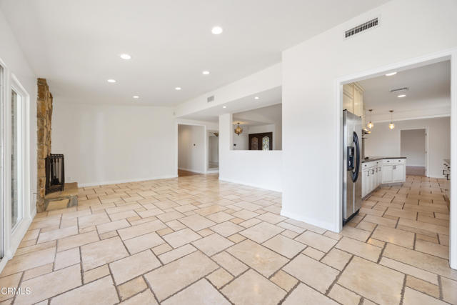 Detail Gallery Image 12 of 41 For 9350 Crystal View Dr, Los Angeles,  CA 91042 - 4 Beds | 3 Baths