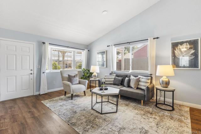724 Hollowglen Road, Oceanside CA: https://media.crmls.org/mediaz/e5ee66a0-e356-4df9-936f-31bd13a10067.jpg