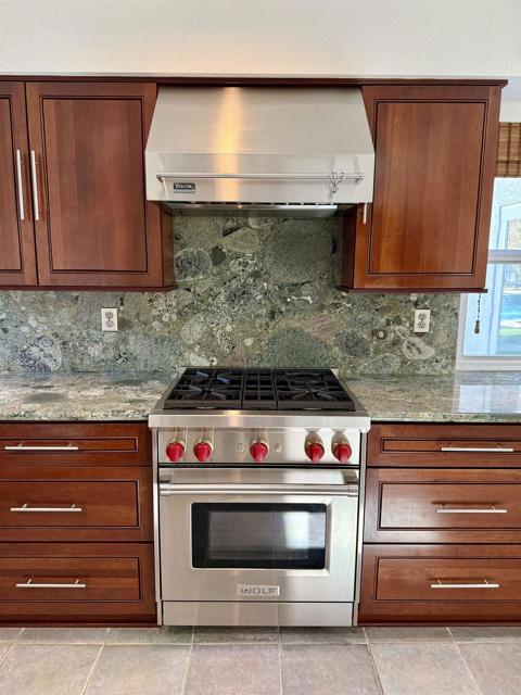 Detail Gallery Image 12 of 59 For 2070 Tiffany Dr, Oceanside,  CA 92056 - 4 Beds | 2/1 Baths