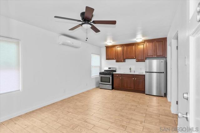 814 16 Pismo Ct., San Diego CA: https://media.crmls.org/mediaz/e5ef2d92-b505-42e8-a560-fd039f34219f.jpg