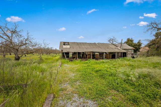 13755 Columbet Avenue, San Martin CA: https://media.crmls.org/mediaz/e5ef55e5-6462-46f0-a6c4-03b13d3a0119.jpg