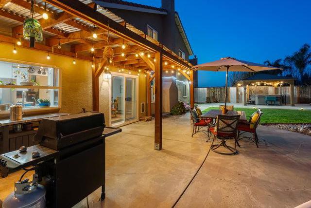 1980 Ponderosa Court, Hollister CA: https://media.crmls.org/mediaz/e5f02df9-8080-46d3-9bb0-3d3faa4f8f02.jpg