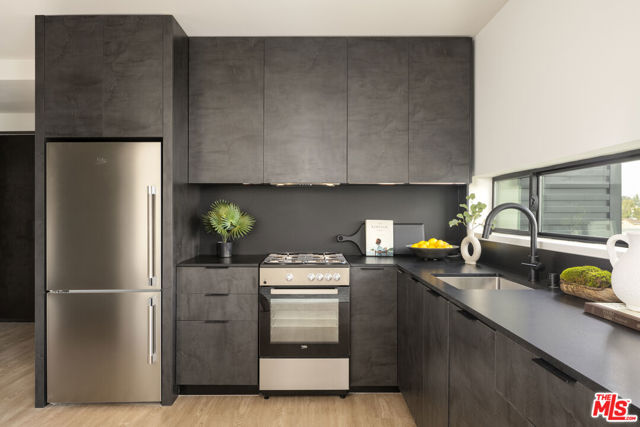 3667 Keystone Avenue, Los Angeles CA: https://media.crmls.org/mediaz/e5f08b07-aa3a-473c-a1cf-01ddddf595f6.jpg