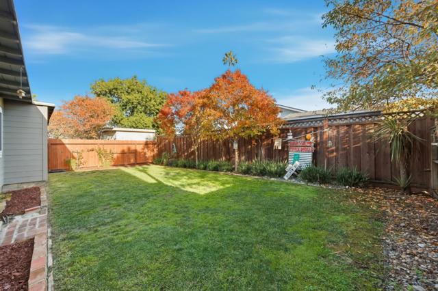 976 2nd Avenue, Redwood City CA: https://media.crmls.org/mediaz/e5f0993e-c389-4111-8d8c-6b5dc72a3a7a.jpg