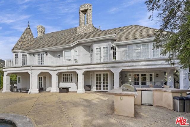 22510 La Quilla Drive, Chatsworth CA: https://media.crmls.org/mediaz/e5f0d517-8d28-4a8a-9e55-9bc78d088e54.jpg