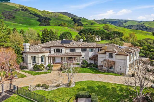 2981 GRAPEVINE TER, Fremont CA: https://media.crmls.org/mediaz/e5f14ae0-58be-42f1-8be8-2f182c40db43.jpg