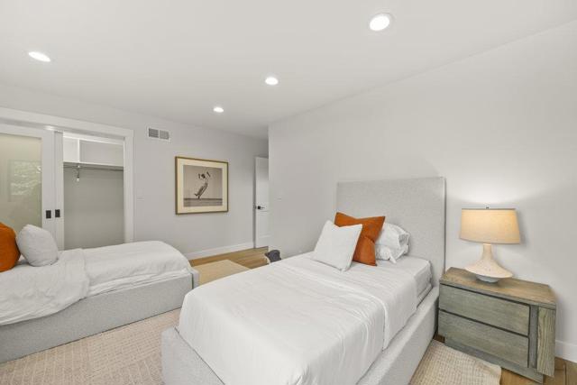1095 Macadamia Drive, Hillsborough CA: https://media.crmls.org/mediaz/e5f1545c-192f-48ad-9ecd-86e4c920b734.jpg
