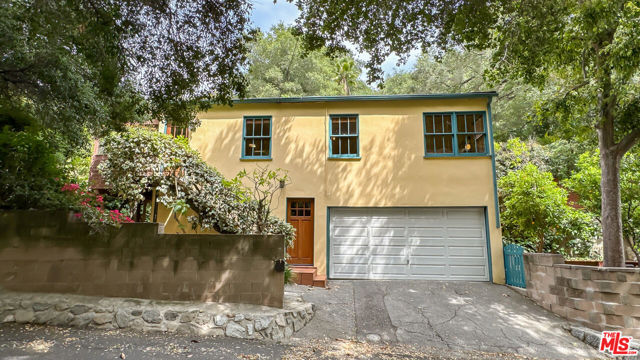 752 Country Club Drive, Burbank CA: https://media.crmls.org/mediaz/e5f1d381-8810-4bf4-bfec-2ea435e49b92.jpg