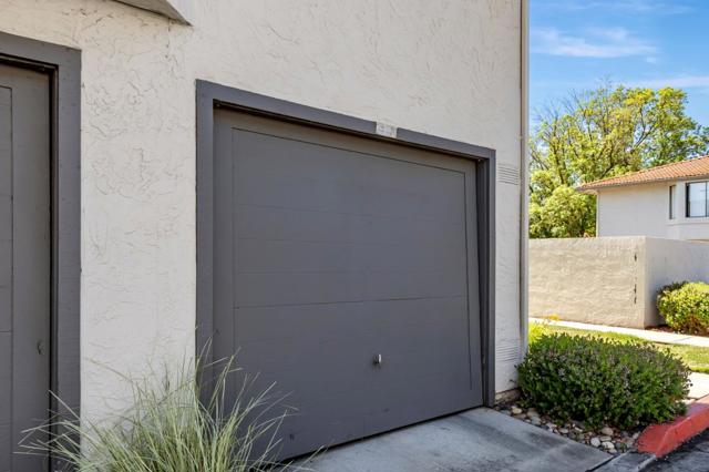 211 Kenbrook Circle, San Jose CA: https://media.crmls.org/mediaz/e5f23510-02ec-4a00-9977-fe98289d0640.jpg