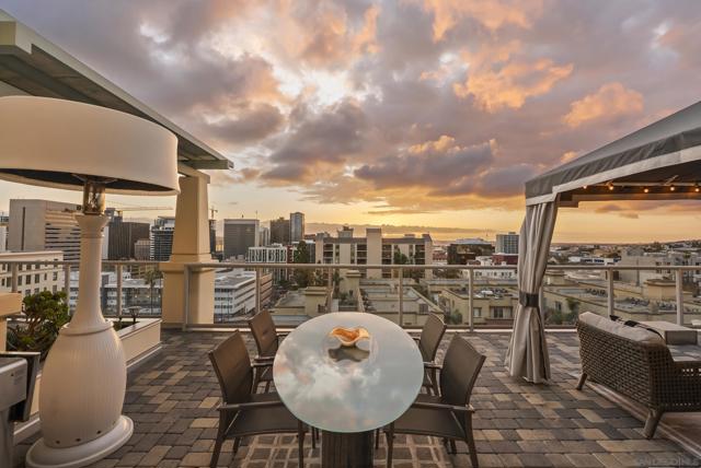 850 Beech St, San Diego CA: https://media.crmls.org/mediaz/e5f2aeea-7f55-4d4c-a99c-590e6b97f7e9.jpg