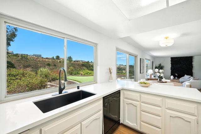 Detail Gallery Image 15 of 47 For 2165 Flying Hills Ln, El Cajon,  CA 92020 - 3 Beds | 2/1 Baths