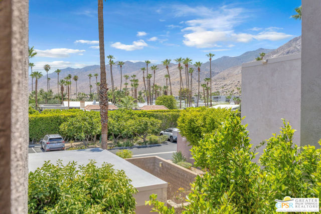 2696 S Sierra Madre, Palm Springs CA: https://media.crmls.org/mediaz/e5f3e5d7-4fa4-4db7-a3b7-04e056d0dc92.jpg