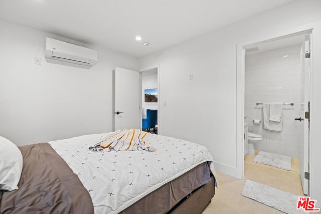 14916 Hesby Street, Sherman Oaks CA: https://media.crmls.org/mediaz/e5f3f111-00d6-4e90-874b-c6d25b2fe4d2.jpg