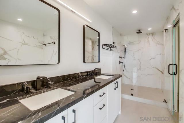 14066 Crest Way, Del Mar CA: https://media.crmls.org/mediaz/e5f4876c-c6e1-4c74-99e1-e4e02829926f.jpg