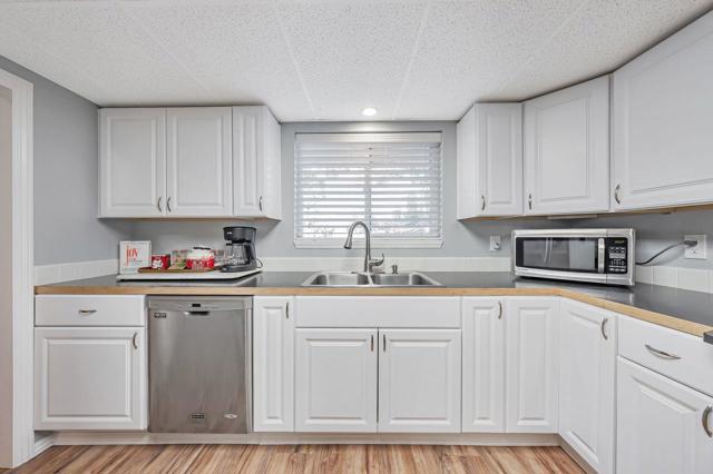 12340 Lakeshore Drive, Clearlake CA: https://media.crmls.org/mediaz/e5f4ac47-aded-441d-abdd-173ca41342ca.jpg