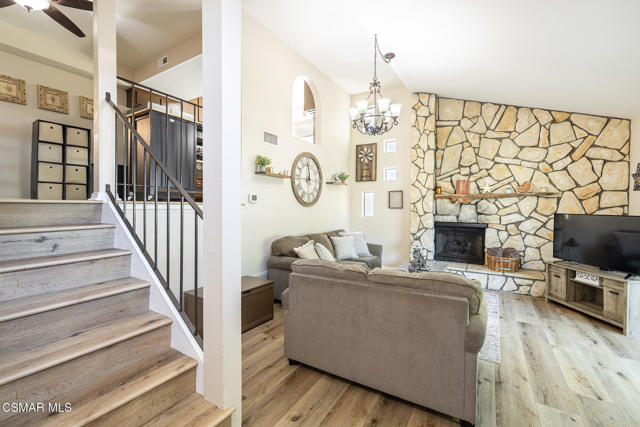 658 Rosewood Avenue, Camarillo CA: https://media.crmls.org/mediaz/e5f4b612-1f73-4e27-b6e9-88ef318ae549.jpg