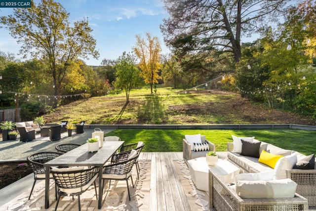 3337 S Lucille Ln, Lafayette CA: https://media.crmls.org/mediaz/e5f4fe07-3f8a-4782-bbac-1493f1a08f45.jpg