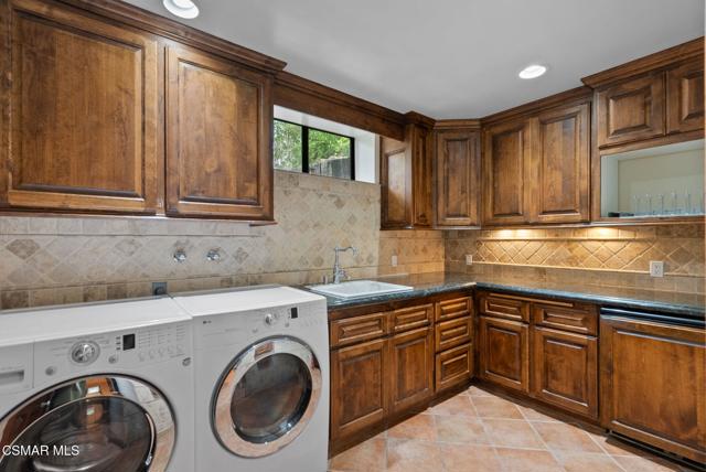 1561 Lookout Drive, Agoura Hills CA: https://media.crmls.org/mediaz/e5f588fa-9b62-4617-a349-4280b27b9b3c.jpg