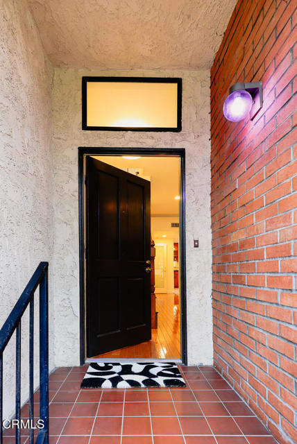 601 S El Molino Avenue, Pasadena CA: https://media.crmls.org/mediaz/e5f5a09c-d328-4653-a98d-ea18526f646e.jpg