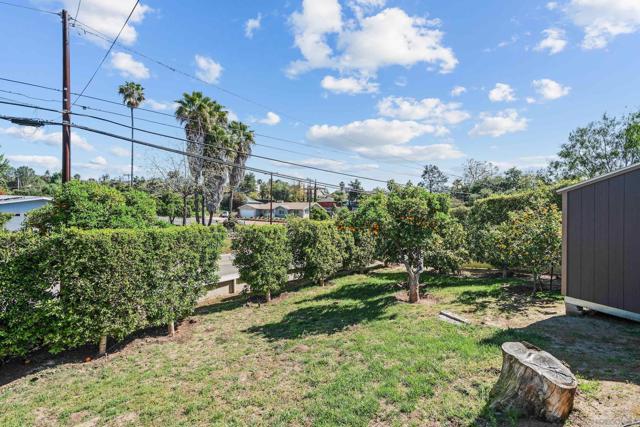 2167 Sunset Drive, Escondido CA: https://media.crmls.org/mediaz/e5f5f8f5-4aaf-4ac6-8b5c-69ed2c45d6ff.jpg