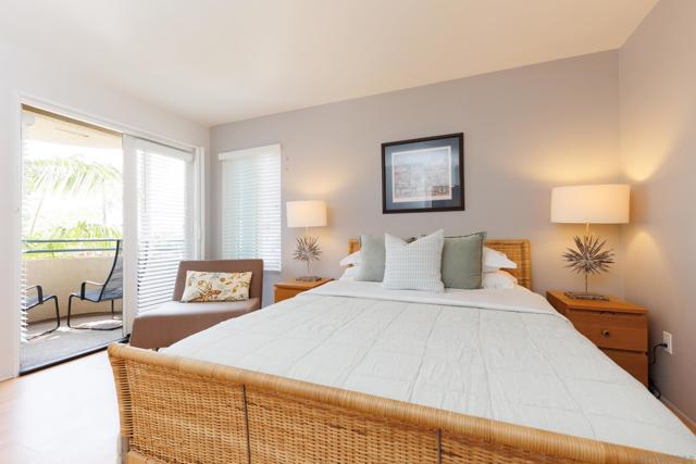 8132 Camino Del Sol, La Jolla CA: https://media.crmls.org/mediaz/e5f627f3-f256-47d6-8d95-b1426211fbf6.jpg