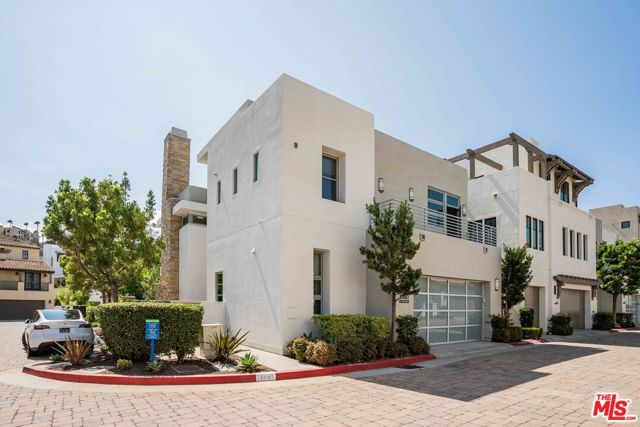 13042 W North Icon Circle, Playa Vista CA: https://media.crmls.org/mediaz/e5f64c71-47be-4a6a-ac26-492129b1da65.jpg