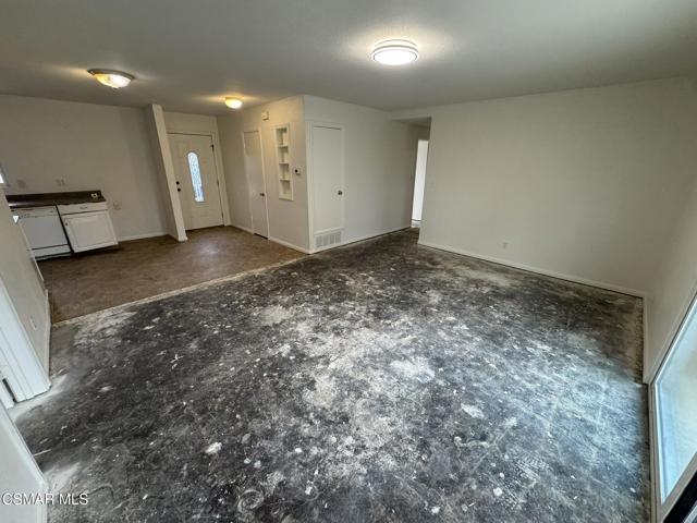 1749 Wilton Street, Simi Valley CA: https://media.crmls.org/mediaz/e5f684f9-17df-43a0-b65b-d99c433b6c11.jpg