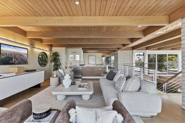 1635 Gascony Rd, Encinitas CA: https://media.crmls.org/mediaz/e5f6e152-b191-4edc-a039-1beadeb837f4.jpg