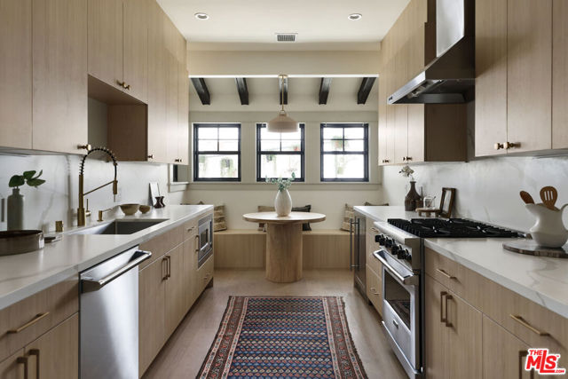 1644 Golden Gate Avenue, Los Angeles CA: https://media.crmls.org/mediaz/e5f6f938-ed11-41c7-bb36-f388f7cdb470.jpg
