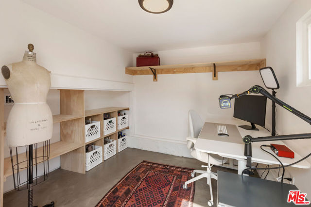 3330 Minto Court, Los Angeles CA: https://media.crmls.org/mediaz/e5f795f8-982e-433e-bcd8-c3fb4a152933.jpg