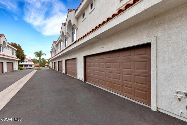 237 Camino Toluca, Camarillo CA: https://media.crmls.org/mediaz/e5f7f25f-d464-41de-b497-9680ae7b9611.jpg
