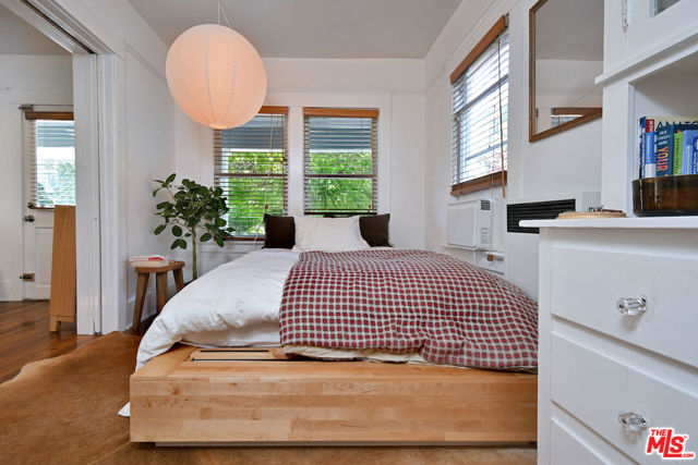 224 Horizon Avenue, Venice CA: https://media.crmls.org/mediaz/e5f84bad-c4bb-4e3c-b524-ff96152ef968.jpg