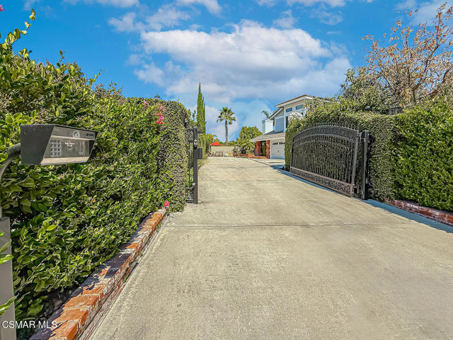 2848 Bayham Cir, Thousand Oaks CA: https://media.crmls.org/mediaz/e5f89dd2-31ea-4e61-8fad-fdeb22f0d059.jpg