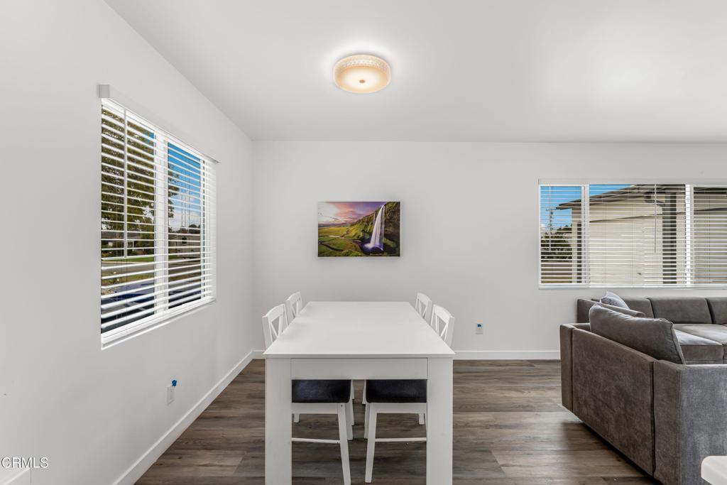 https://media.crmls.org/mediaz/e5f8fcba-c6bd-474b-904d-15ff87505222.jpg?preset=X-Large