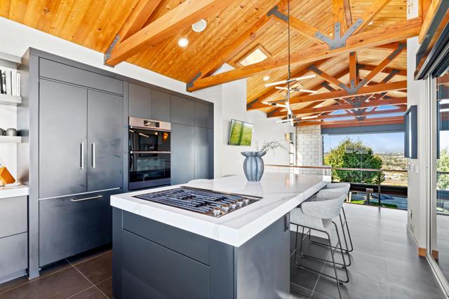 5259 Pacifica Dr, San Diego CA: https://media.crmls.org/mediaz/e5f9aabe-28ce-417f-b21c-aed5825a4174.jpg