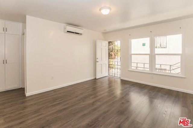 334 Witmer Street, Los Angeles CA: https://media.crmls.org/mediaz/e5fa32cf-28bd-468e-b4c5-631774045e40.jpg