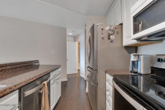 2901 Peninsula Road, Oxnard CA: https://media.crmls.org/mediaz/e5fa5f79-7ee0-4e7c-b198-c0edd0735a50.jpg