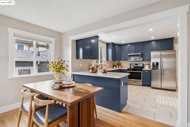 1417 Richmond St, El Cerrito CA: https://media.crmls.org/mediaz/e5fa78bc-f1f1-43b3-8c79-9499d67bb285.jpg