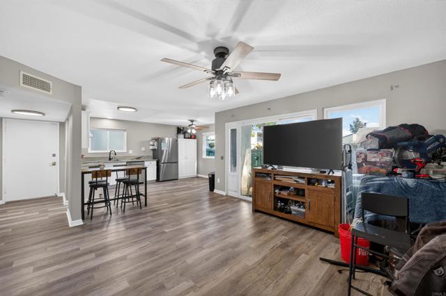 Detail Gallery Image 2 of 26 For 1817 E Grand Ave #11,  Escondido,  CA 92027 - 2 Beds | 2 Baths