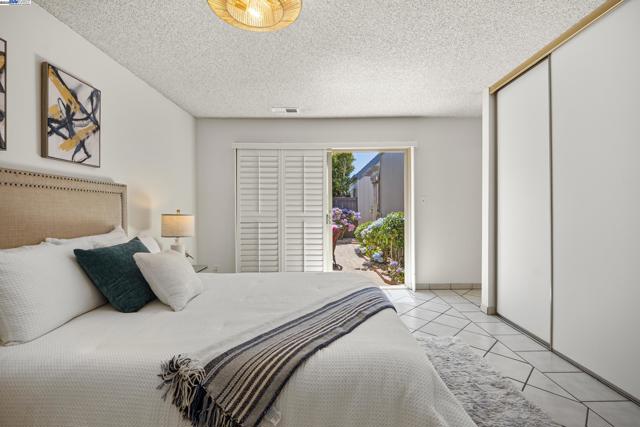 3527 Magnolia Dr, Alameda CA: https://media.crmls.org/mediaz/e5fa945a-c4ac-4611-8509-41d596a83a70.jpg
