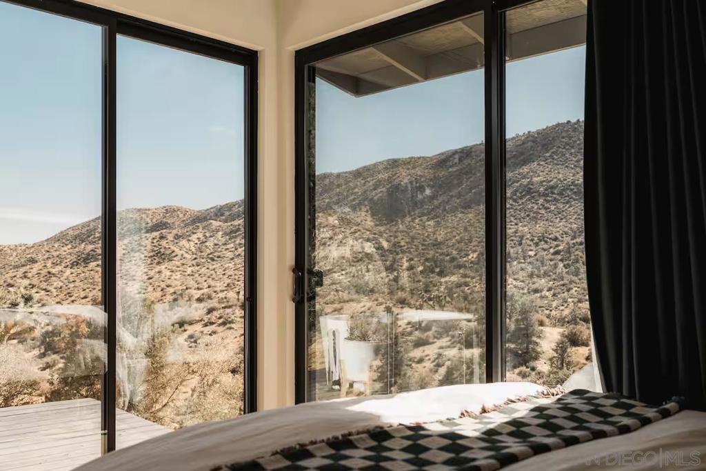 MLS #250043924SD image #21