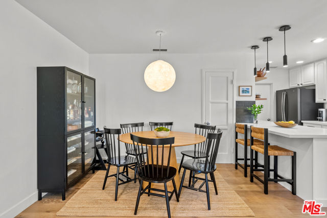 3775 Ashwood Avenue, Los Angeles CA: https://media.crmls.org/mediaz/e5fb187d-1da5-41b7-b6e7-751ad9474b16.jpg
