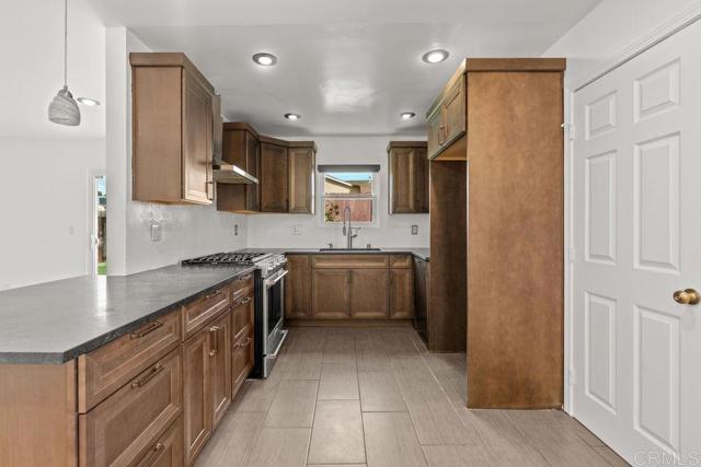 Detail Gallery Image 5 of 49 For 7112 Skyline Dr, San Diego,  CA 92114 - 4 Beds | 2 Baths